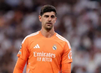 Courtois Absen di El Clasico karena Flu, Lunin Jadi Starter Thibaut Courtois mengenakan seragam kiper Real Madrid berwarna oranye