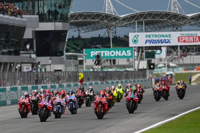 Jadwal-MotoGP-Malaysia-2026 Sejumlah pembalap MotoGP melaju bersama di lintasan Sirkuit Sepang Malaysia