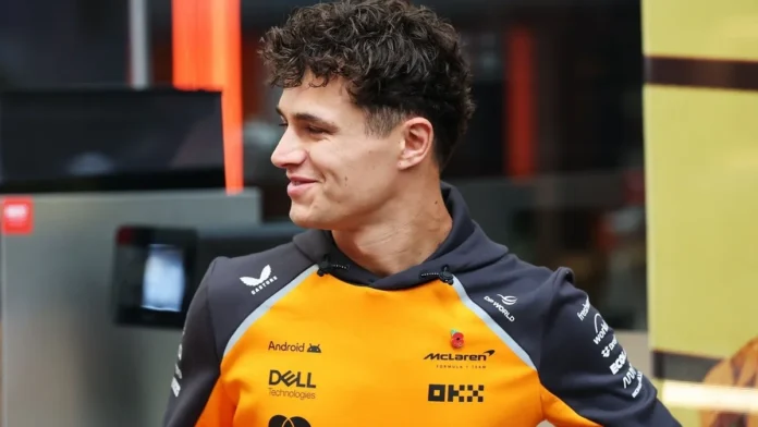 Lando-Noris Lando Norris mengenakan seragam tim McLaren berwarna oranye dan hitam sambil menoleh ke samping